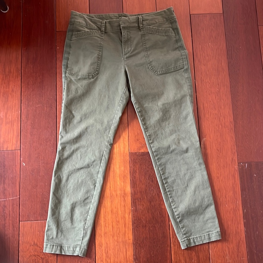 Old Navy Pixie skinny pants.